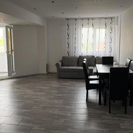 La Carmen ! Apartament Cu 3 Camere ! Vulcan  Εξωτερικό φωτογραφία